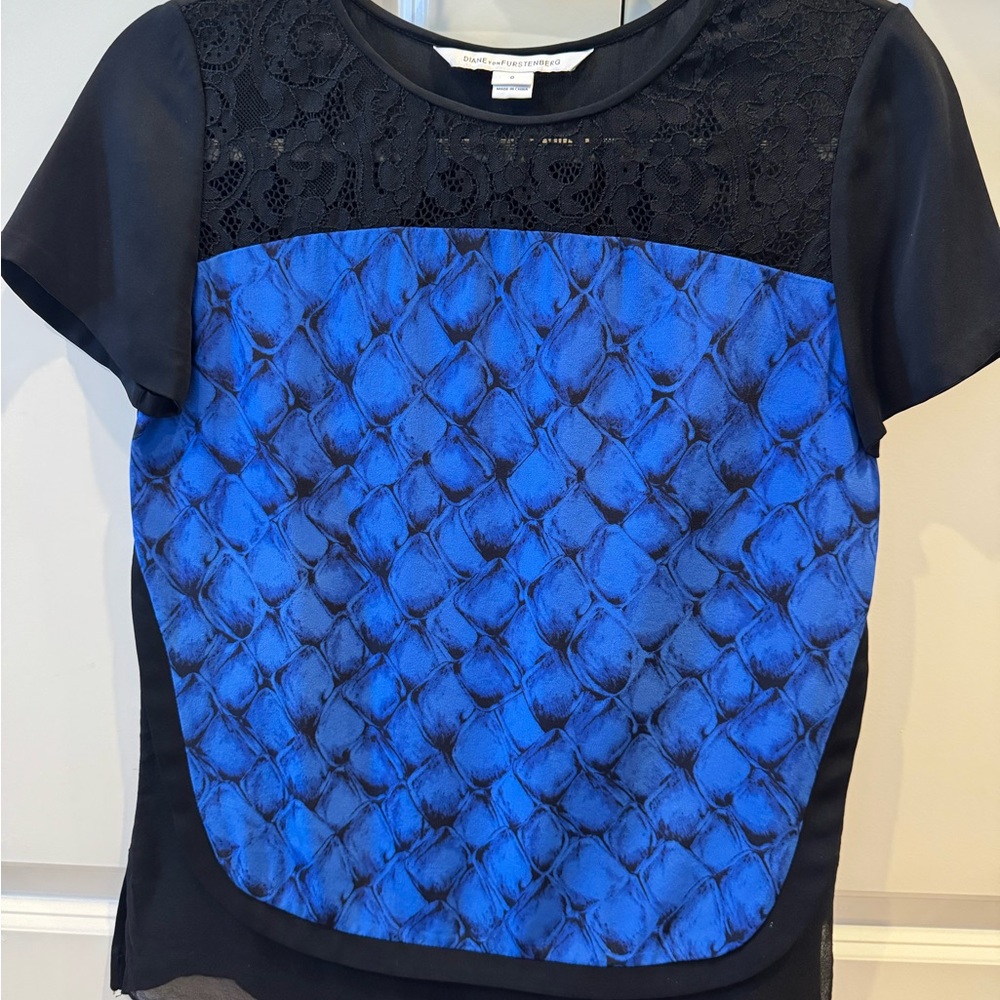 Diane Von Furstenberg Black Lace and Blue Top Size 0